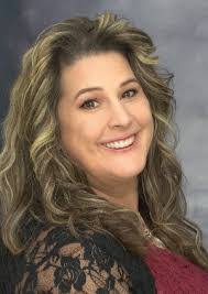 Deanna Hart's Instagram, Twitter & Facebook