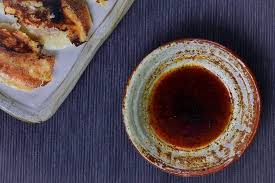 Remove the lid to let the remaining liquid evaporate then add a teaspoon of sesame oil and cook uncovered for another few minutes until the bottom is crisp. My Favourite Dipping Sauce Recipe For Gyoza é¤ƒå­ã®ã‚¿ãƒ¬ Sudachi Recipes