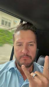 Rockin’ & rollin’ our way to #americanidol! Who’s watchin tonight?