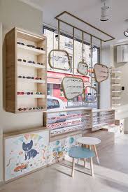 L Atelier Optique Creation D Un Magasin Design A L Atmosphere Scandinave Vaires Sur Marne Pisi Design En 2020 Magasin Decoration Interieur Magasin Optique Design