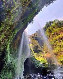 Gambar mewarnai gunung dan air terjun. Punya Pemandangan Indah Ini 5 Air Terjun Di Indonesia Yang Dikenal Mistis Kumparan Com