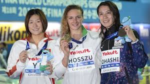 Az első olyan versenyző, aki egy időben tartotta a világcsúcsot mind az öt vegyesúszó számban (200 m, 400 m, rövid pályán: Hosszu Katinka Nem Ertettem Miert Nincs Bennem Az A Feszultseg 24 Hu