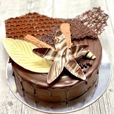 The cake seems like a masterpiece, making it a sure luxury for an anniversary. King Of Cakes Brisbane S Best Bakery Cake Delivery
