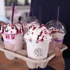 We use a special medium roast blend of freshly roasted arabica coffee beans infused with the decadent flavors of chocolate and raspberry. The Coffee Bean Tea Leaf Brunei Darussalam Tag J And That Person Has To Blanja You To A White Chocolate Raspberry It S The Last Day To Get Your White Chocolate