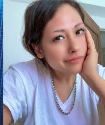 Giulia con maquillaje y sin maquillaje