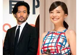 倉科カナさんが結婚？ 倉科カナの結婚相手として、かねてより噂になっているのが竹内豊さんですね。 お二人は2012年のテレビドラマ「 もう一度君に、プロポーズ 」で共演し、それがきっかけで交際に発展しました。 2014年にはフライデーに熱愛をスクープされましたが、双方の事務所とも. å€‰ç§'ã‚«ãƒŠã®æ—¦é‚£ã¯èª° ãã‚‚ãã‚‚çµå©šã—ã¦ã‚‹ã® ç«¹é‡Žå†…è±Šã¨ã¯ã©ã†ãªã£ãŸ Mayukiã®ä¿³å„ªå°‚é–€ãƒ–ãƒ­ã‚°