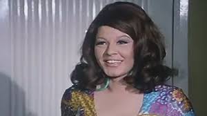 هل تعرف من هو زوج شويكار الأول قبل فؤاد المهندس ووالد ابنتها الوحيدة Actors Actresses Actresses Statement Necklace