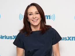 Practical haircuts for thick chestnut brown hair. Everybody Loves Raymond Two Friends Stars Almost Played Debra Before Patricia Heaton Snagged The Role Sahiwal