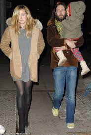 Born christopher mark robinson on 20th december, 1966 in atlanta, georgia, usa, he is famous for lead singer of the black crowes. Kate Hudson And Son Ryder Robinson Engage In Friendly Nfl Battle Kate Hudson Battle Dress Style Muse