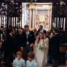 Viele brautpaare gestalten für die kirchliche hochzeit ein kirchenheft, in dem der ablauf des gottesdienstes dargestellt wird. Prinz Peter Von Lobkowicz Heiratet Seine Helena Adels Hochzeit In Rom Landkreis