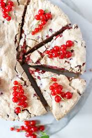 Rezept Fur Einen Einfachen Johannisbeerkuchen Mit Haselnussbaiser Hey Foodsister Rezept In 2020 Johannisbeeren Kuchen Johannisbeerkuchen Johannisbeerkuchen Ruhrteig