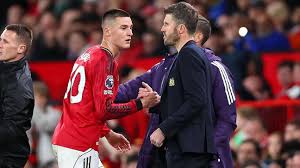 Can Man United beat Liverpool to seal Champions League return?