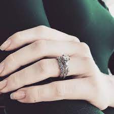 Pin By Fateme Nazari On انگشتر Rose Gold Wedding Ring Sets Wedding Rings Sets Gold Leaf Wedding Rings