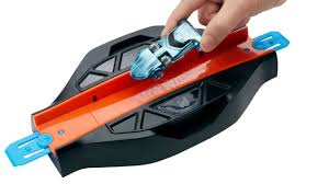 Diseña, construye y conduce en tus propias pistas en este emocionante juego de carreras 3d. La Marca Mattel Lanza El Nuevo Juego Hot Wheels Id Inout Viajes