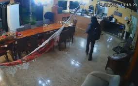 Após 20 dias de uma megaoperação que contou com mais de 270 policiais, lázaro barbosa, de 32 anos, foi morto após ser preso e. Lazaro E Suspeito De Render Mulher E Roubar Familia Em Chacara De Cocalzinho De Goias Antes Da Chacina No Df Video Goias G1