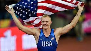 Before i started pole vaulting i was a distance runner. Od4uen0cmlntfm