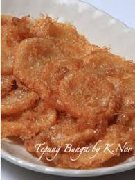 Bahan untuk doh 250 g tepung pulut 1/2 cawan tepung pulut hitam 1 1/2 cawan air. Kuih Tepung Bunga Food Easy Meals Recipes