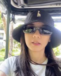 Gallery Dumps! 😏, 1. Bosen long flight, 2. Cu banget cerminnya, 3. Jus  mangga dingin adalah surga dunia, 4. Kamar hotel diterobos monyet!  Tersangka kabur membawa Popmie, 5. Curly mode, 6. Termager! ...