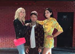 Carriera discografica e successi la storia di fedez inizia nel 2007, quando all'inizio della carriera realizza il primo ep a cui fanno seguito numerose nuove uscite e collaborazioni di successo. I Ferragnez E La Serata Con Dua Lipa E Tutti I Gossip Del Weekend