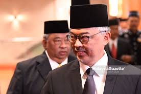 (video)) perkahwinan diraja pahang dan johor pada tahun 1986 sejarah yang cukup bernilai tinggi untuk tontonan rakyat. Rakyat Pahang Terima Sultan Baharu Hari Ini