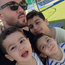 Se confirma la tendencia: el S26 Ultra tendrá esquinas aún más redondeadas  que el S25 Ultra, alejándose del diseño tipo "Note"....