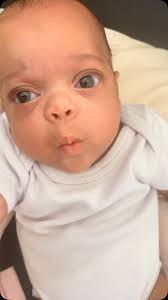 Trabalho fazendo bico 😗 , #babyarcoiris🌈 #prematuridade #recemnascido  #meme