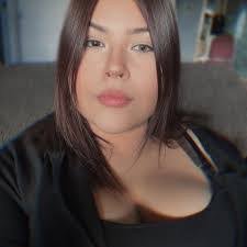 Lindsey Felix's Instagram, Twitter & Facebook