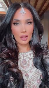 #sadia #sadiakhan #lahore #dubai #london