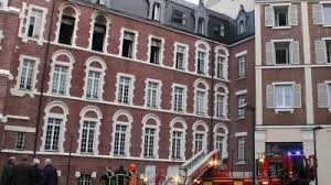 Pour garantir la santé de tous, locataires et collaborateurs, des équipements de protection et une signalétique spécifique ont été installés. Arras Un Homme De 64 Ans Decede Dans Un Incendie La Semaine Dans Le Boulonnais