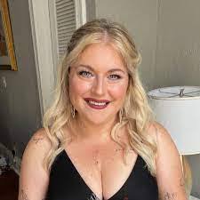 Tawnee Smith's Instagram, Twitter & Facebook