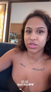 Os vídeos de Julia Sousa (@pretinhararaa_story) com som original