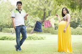 6 Amazing Maternity Photoshoot Ideas For Indian Parents Baby Shower Photography Indian Maternity Photos Maternity Photoshoot Poses