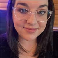 Stephanie Edgington's Instagram, Twitter & Facebook