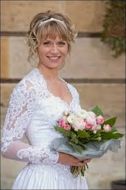 Section De Recherches Les Personnages Actrice Mariage Robe Dentelle Actrice Francaise