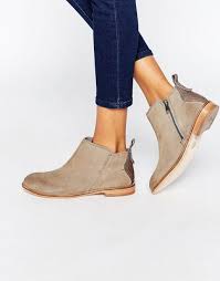 Discover luxurious leather and suede, along with typical joules patterns in our ladies' shoes & boots collection. S H By Hudson Horrigan Stiefel Hudson London Revelin Ankle Boots Aus Grauem Wildleder Grau Damen Flache Stiefel H Boots Shoes Women Heels Suede Ankle Boots