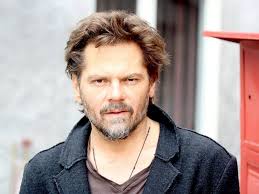 He tragically died during the earthquake in bucharest in 1977, being trapped under the remains of the block of flats he lived in, which collapsed. Cei Mai Populari Actori Romani