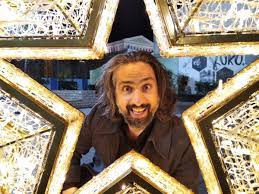 Βασιλησ τραϊφοροσ, μενια μαθιουδακη, γιαννησ ζαραφωνιτησ, γιαννησ χριστοφανησ, δεσποινα κασιωτη. Anastashs Kolobos Prwtagwnisths Sto Pio Xristoygenniatiko Kai Melagxoliko Video Clip Na Ta Poyme