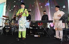 Amalan rumah terbuka akan mengeratkan perpaduan kaum dalam kalangan masyarakat di negara kita. Ribuan Rakyat Pelbagai Kaum Dan Agama Hadiri Rumah Terbuka Ketua Menteri Sabah Sabah Post