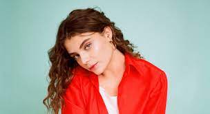 Simon a choisi de changer de boulot sur un coup de tête. Maelle Avance Et Ose Sur Un Coup De Tete Live Actu