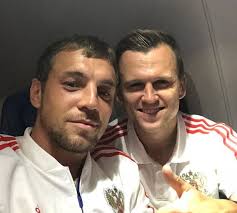 Artem dzuba) абсолютный чемпион г. Dzyuba Sdelal Selfi S Kazhdym Iz Igrokov Sbornoj Rossii Rossijskaya Gazeta