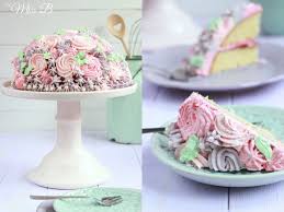 Ich finde dieser rhabarber kuchen ist so toll geworden und dank dem magerquark auch nicht so mächtig — schön cremig und perfekt durch den biskuite. Madchenhafte Kuppel Rosen Torte