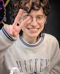 Robin Skinner's Instagram, Twitter & Facebook