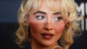 AR Ferdinand está de regreso con su nueva creación titulada “Starship”