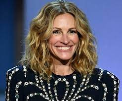 Βραβείο θάρρους στην τζούλια ρόμπερτς για τον αγώνα της κατά του αids. Tzoylia Romperts Alphanews Live