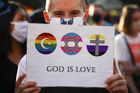 Adapun hukum trading binary menurut islam, sebagaimana yang telah disepakati dalam surat keputusan tersebut, adalah haram, karena trading binary termasuk ke dalam kategori transaksi option yang mana di dalamnya mengandung unsur spekulasi. Non Binary Teenager Burned And Abused In Muslim Conversion Therapy