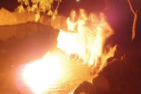 Am băut în zori rouă de trandafir în noaptea nebună am dănţuit cu iele. Ielele Zanele Rele Sanzienele Zanele Bune Diverse Avantaje Ro De 20 De Ani Pretuieste Femei Ca Tine