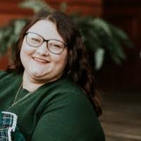 Hailee Davis's Instagram, Twitter & Facebook