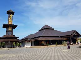 Seperti yang anda sedia maklum, sempena dengan tahun melawat malaysia 2014, saya akan menyenaraikan info dan tempat pelancongan yang menarik yang ada di setiap negeri di malaysia. Tempat Menarik Di Kelantan Terkini Rancang Percutian Ke Negeri Cik Siti Wan Kembang Lokasi Percutian