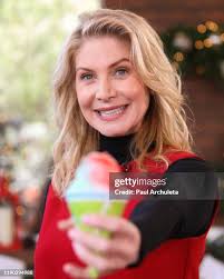 32 Photos & High Res Pictures