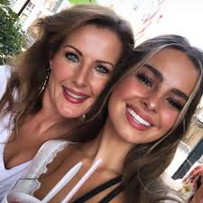 TikTokers, 10 Momen Kebersamaan Addison Rae dan Sang Ibu